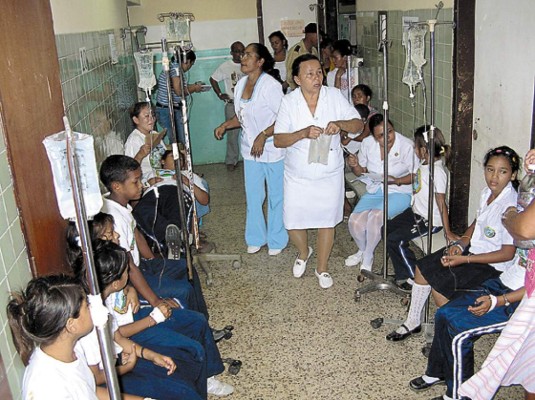 Se intoxican 36 niños en escuela