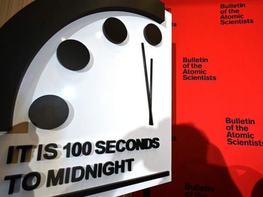 'Reloj del Apocalipsis': La humanidad está a 100 segundos del fin del mundo