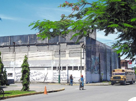 Demuelen emblemático edificio de El Progreso