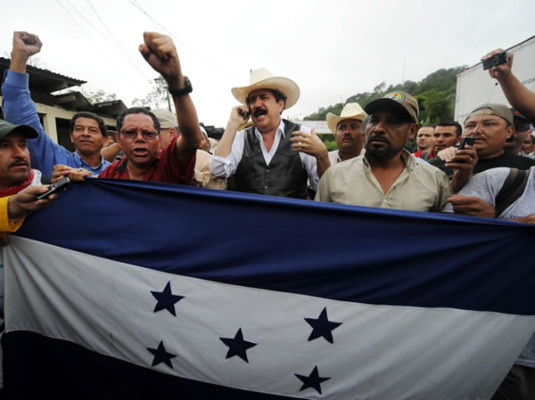 Zelaya se retira del puesto fronterizo Las Manos