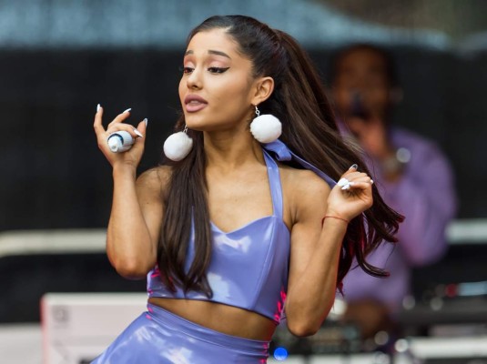 Ariana Grande demuestra que no está calva