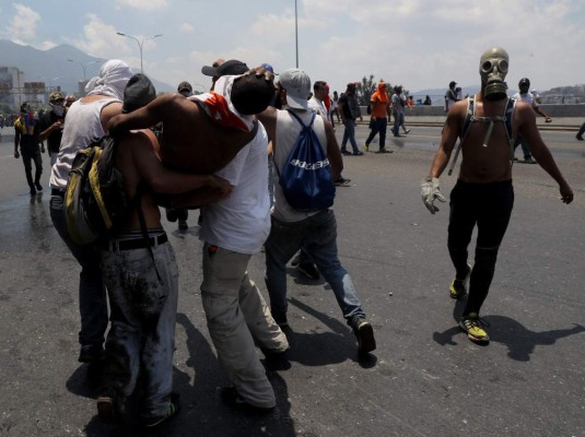 Ofensiva de Guaidó intenta deponer a Nicolás Maduro