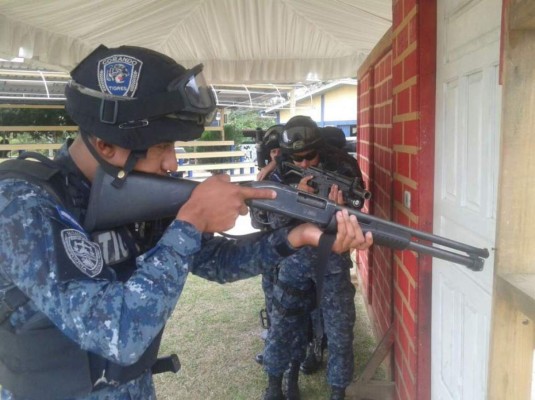 Gobierno hondureño gradúa a 70 policías Tigres