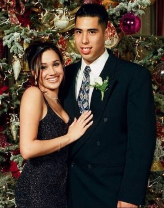 Luis Segura<br/><br/>Según el Daily Mail, Meghan salió con Segura durante sus años de secundaria. Se desconoce el paradero del joven latino, lo único que se sabe es que fue novio de la duquesa en 1997, cuando ella tenía 16 años.