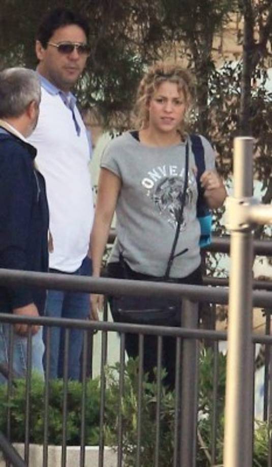 Muy embarazada de Sasha, Shakira iba a dejar a su pequeño Milan a la escuela siempre acompañada de su hermano mayor.