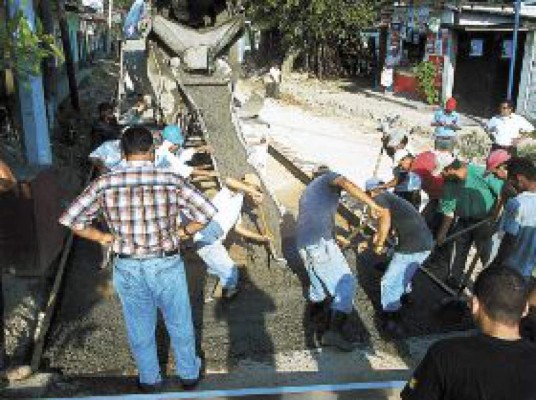 Pavimentan calles de centro de Choloma