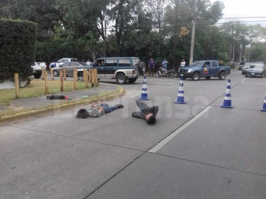 Capturan infraganti a dos asaltantes en el barrio Los Andes de San Pedro Sula