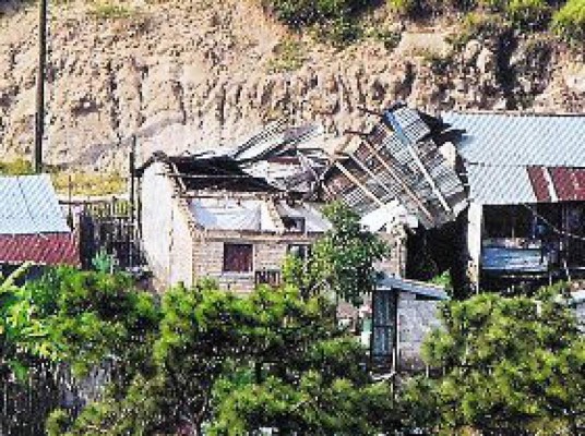 Vientos huracanados causan daños en santa rosa de copán