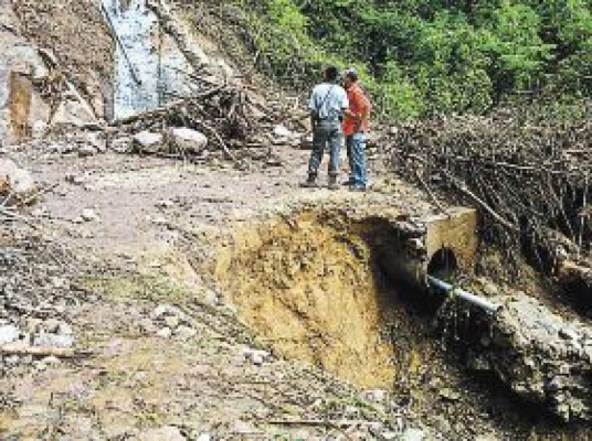 Derrumbes afectan poblados indígenas en Intibucá y Lempira