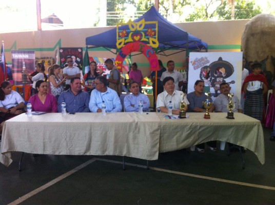 Estudiantes hondureños exaltan la diversidad cultural