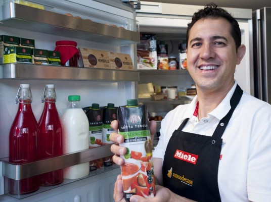 Profesión: 'amo de casa'