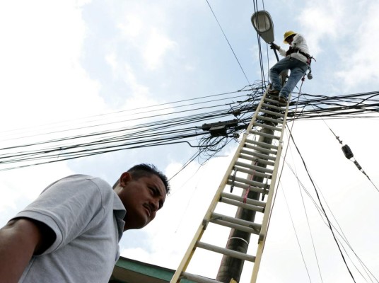 Programan suspensiones de energía en colonias sampedranas
