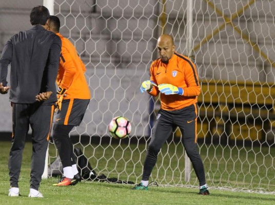 El Pachuca reconoció el césped del estadio Nacional