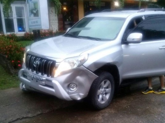 Camioneta de Farruko sufre accidente en La Ceiba