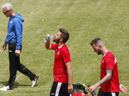 Selección canadiense pisó el césped del Olímpico