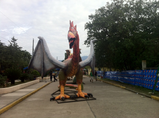 Trinidad revive los mitos con imponentes chimeneas