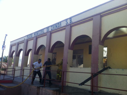Incendian edificio de la alcaldía de Chinda, Santa Bárbara