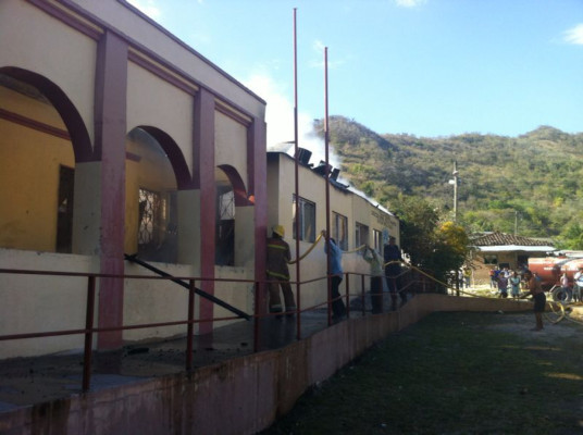 Incendian edificio de la alcaldía de Chinda, Santa Bárbara