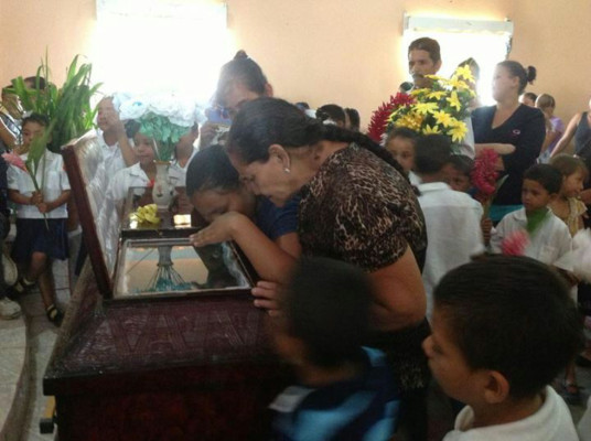 Consternación en sepelio de menor asesinado en Olancho