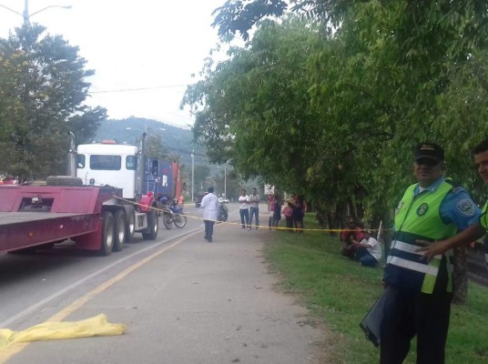 Vendedor de periódicos muere atropellado en Villanueva, Cortés  