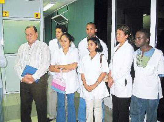 Médicos comparten experiencias en Cuba