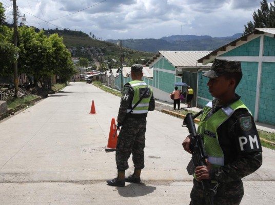 Hallan piezas de carros y casa loca en Amarateca