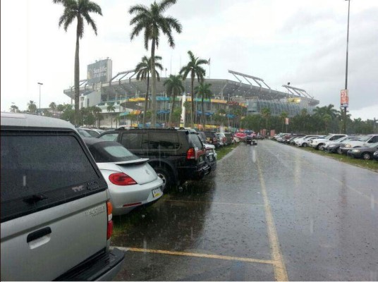 Partido Honduras-Inglaterra se suspendió por 30 minutos