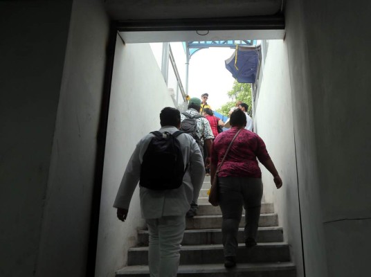 Inauguran en Tegucigalpa primer paso peatonal subterráneo