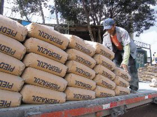Repudian alza al cemento