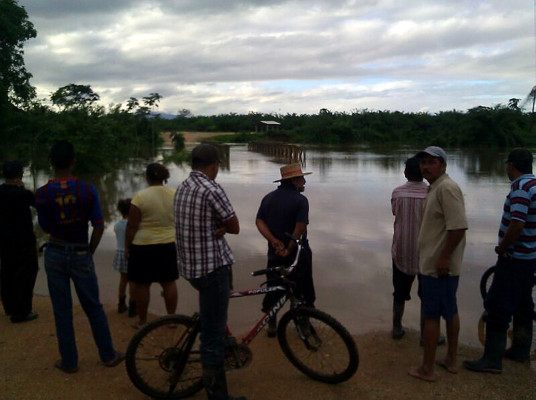 Pérdidas millonarias deja el desbordamiento del río Aguán