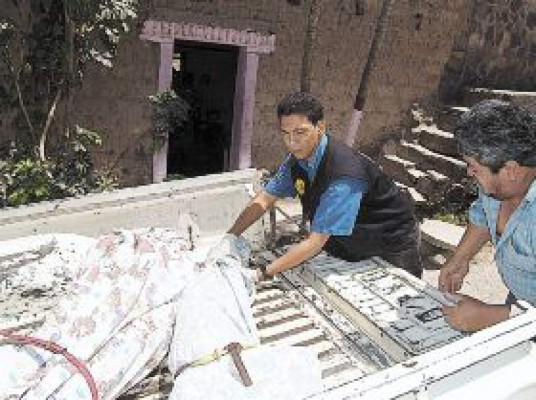 Violan y asesinan a madre e hija