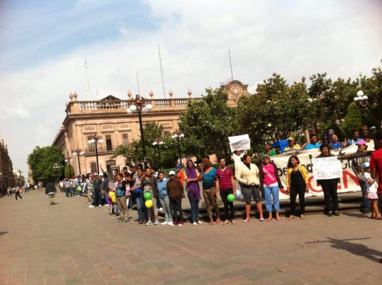 Hondureños llegan a San Luis Potosí cantando el Himno Nacional