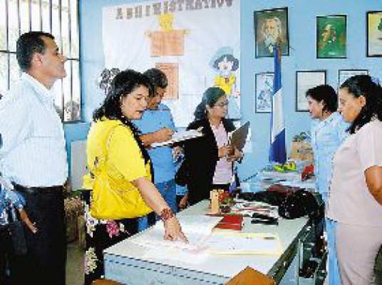 Comprueban cobros en escuelas