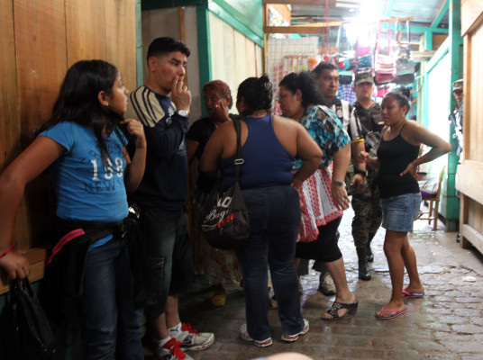 En mercado ultiman a un menor de edad