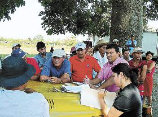 Frenan extracción ilegal de arena en el río Guaymón
