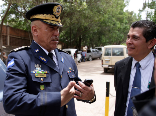 Más policías activos son investigados según jefe policial