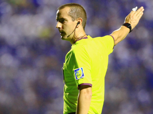El árbitro Mark Geiger perjudicó a Honduras