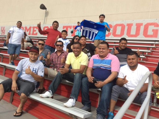 Afición catracha cobija a la Selección de Honduras en Houston