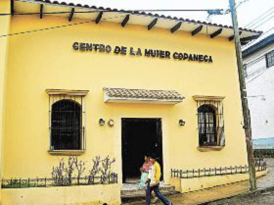 Crean oportunidades de empleo para mujeres copanecas