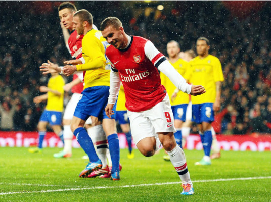 Arsenal golea y pasa a octavos de la FA Cup