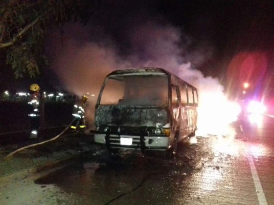 Incendian autobús de la empresa Impala en San Pedro Sula