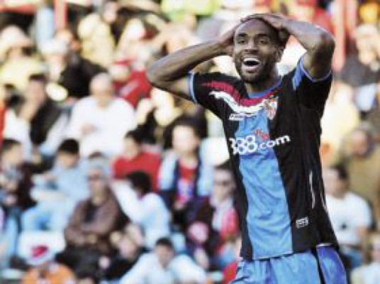 Sevilla deja ir el liderato