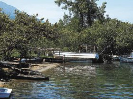 Divididos por construcción de lagunas de oxidación