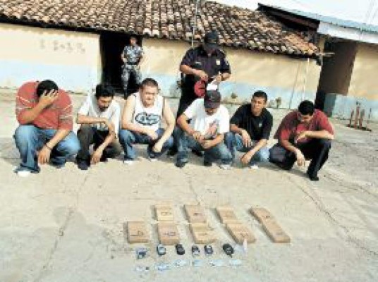 Detienen a cinco personas con nueve kilos de cocaína