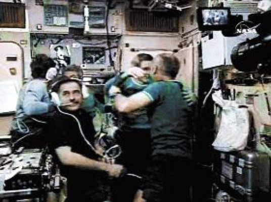 Llega a la Tierra cápsula con primer astronauta brasileño