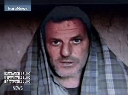 Periodista italiano fue canjeado por cinco talibanes, según agencia afgana