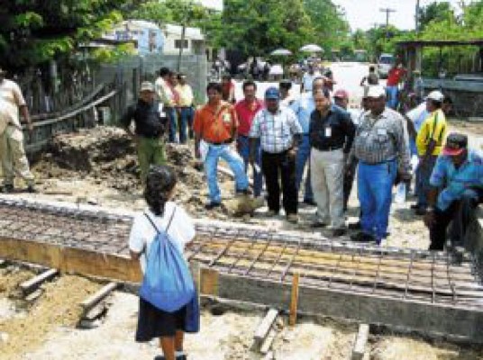Construyen cajas-puente en Urraco Pueblo