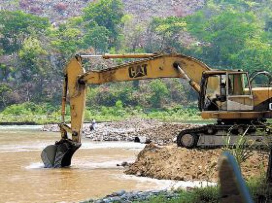 Pobladores de Santa Rita se oponen a extracción de arena