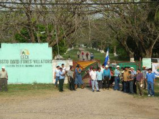Campesinos presionan para tener universidad agrícola