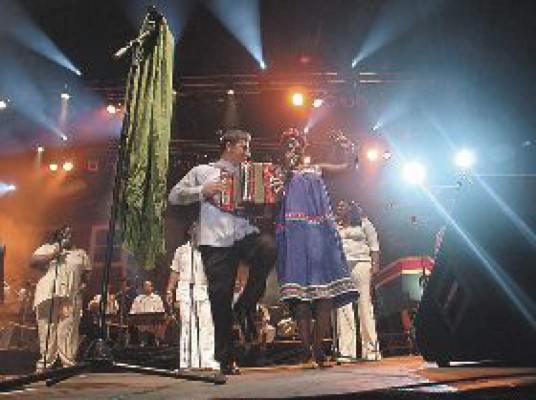 Con calor y música centroamericana